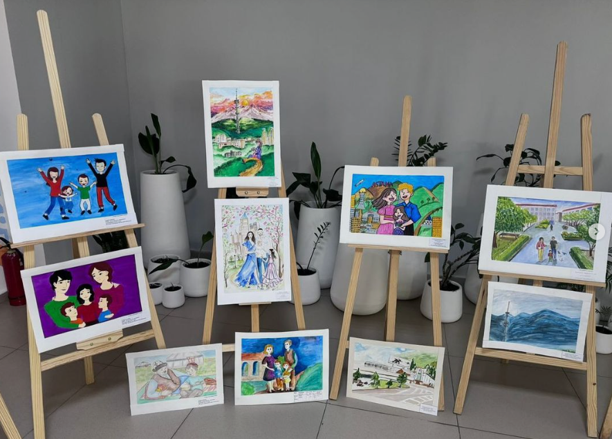 Отбасы күніне орай “Бақытты отбасылар қаласы” тақырыбында суреттер байқауы өтілді