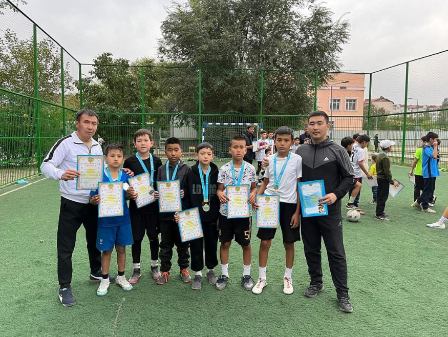 “Ұлттық мектеп лигасы” шағын футболдан 5- 6 сынып ұлдар арасындағы жарыста аудандық іріктеу кезеңінде М.Жұмабаев атындағы #137 ЖББ мектептің 5-6 сынып ұлдар командасы жүлделі ll орынды иеленді. Жетекшісі: С. Р. Төлетаев Құттықтайиыз!!!👏👏👏