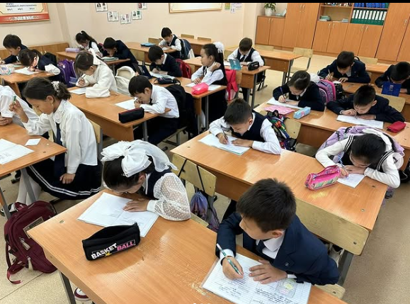 Карттар айлығына орай сынып сағаттары өтілді