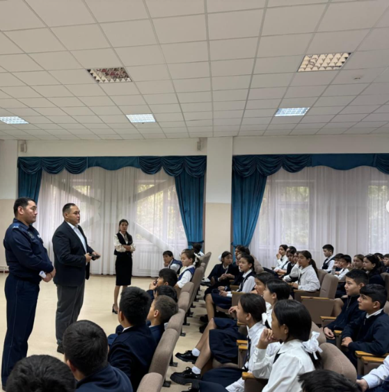 М.Жұмабаев атындағы #137 ЖББ мектепте ДТІЖО - Өміралы Н.Е. және мектеп инспекторы Қырықбай А.А. мектеп оқушыларына қылмыстық жауапкершілік туралы, құқықбұзушылықтың алдын алу бойынша түсіндірме жұмыстарын жүргізді