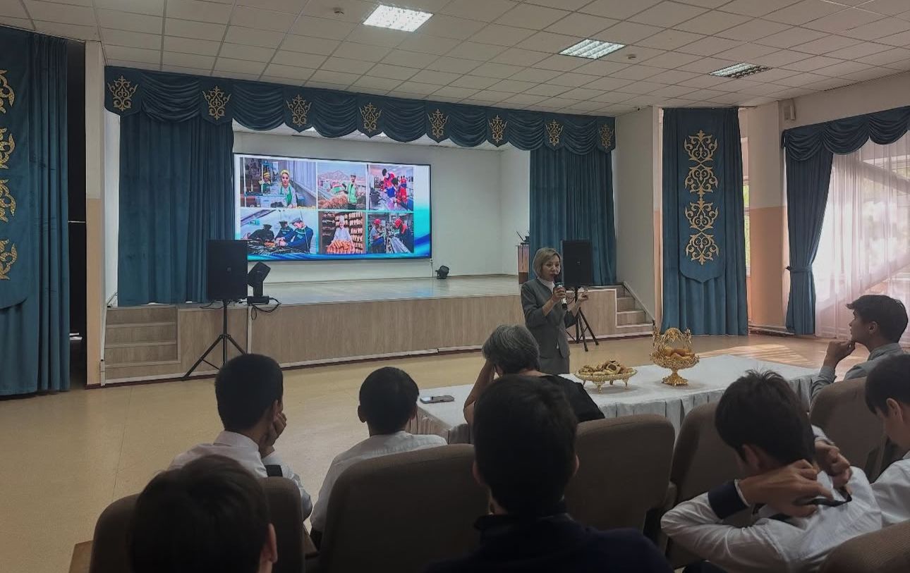 М.Жұмабаев атындағы №137 ЖББ мектепте кәсіби бағдар беруші жұмысшы мамандығы бойынша семинар треннинг өткізілді