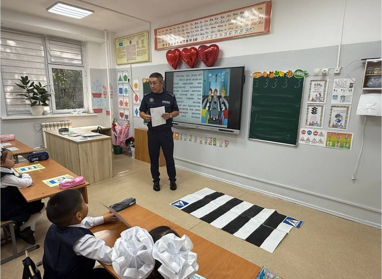 М.Жұмабаев атындағы №137 ЖББ мектепте жол жүру ережесі бойынша мектеп инспекторы түсіндірме жұмыстары жүргізілді